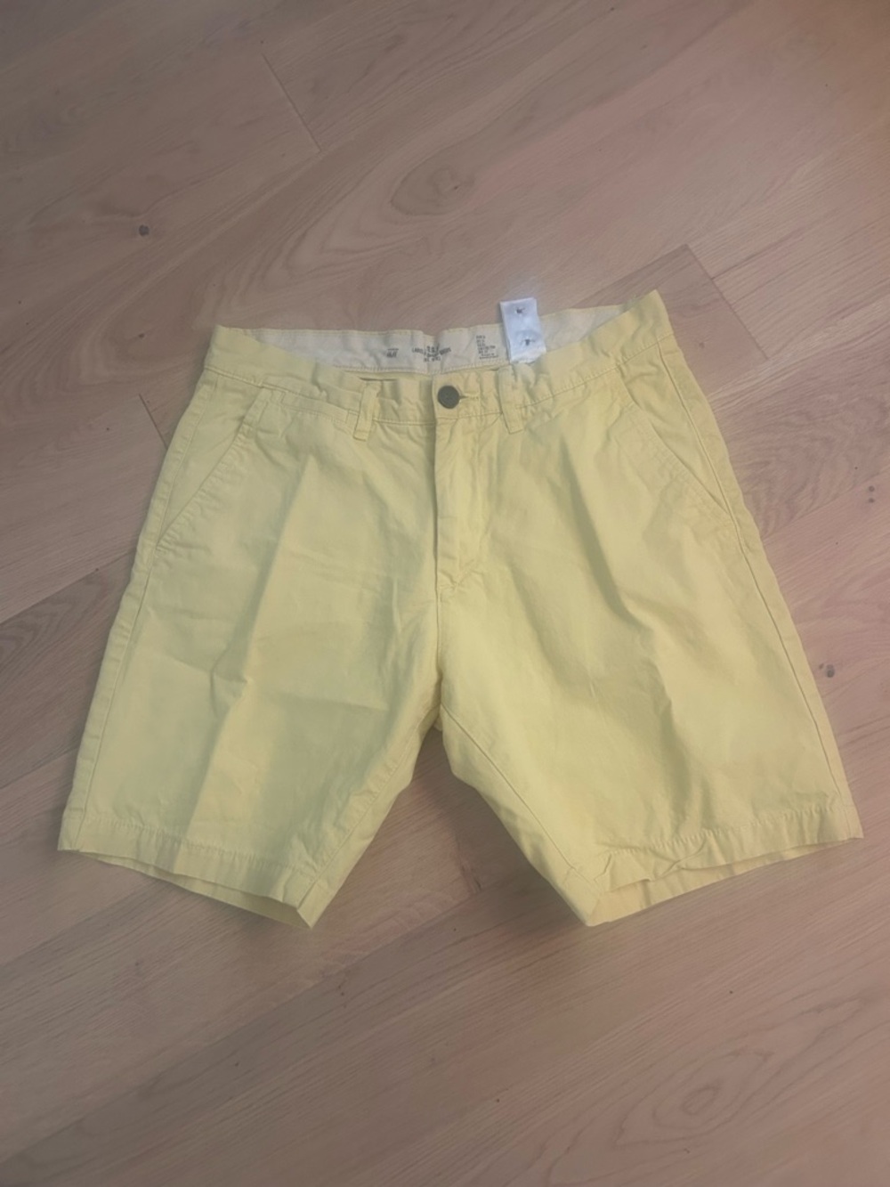 H&M Pale Yellow Flat-Front Cotton 8” Shorts, Size 31